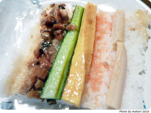 20100121-1　ローソンのミニ恵方巻（手巻寿司）2010年の恵方は西南西。