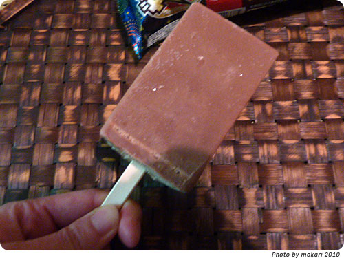 20100720-9　今年も買ったぜ、ガリガリ君(チョコチョコチョコチップ)