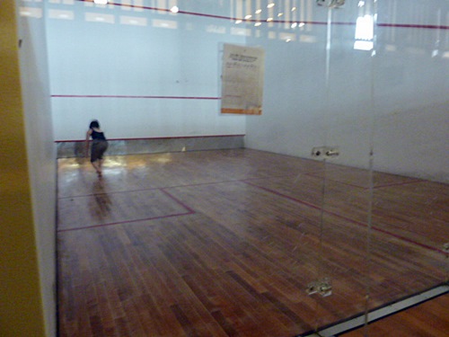 200911 529　室内で出来るスポーツ、卓球・スカッシュなどの施設も