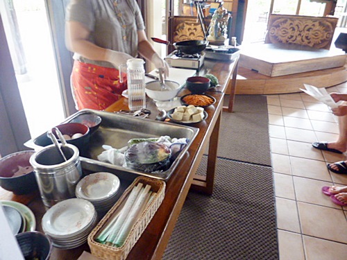 200911 536　アクティビティ「沖縄料理教室」に参加