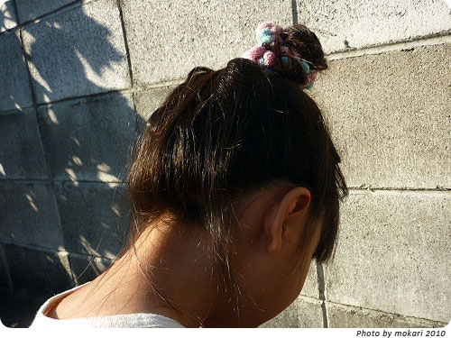 20101014-27　サン宝石のシュシュでまとめ髪