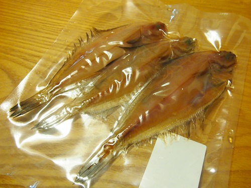 P3043486　福井県産の一夜干し。カレイの味くらべ（ベタカレイ、白カレイ、赤カレイ）