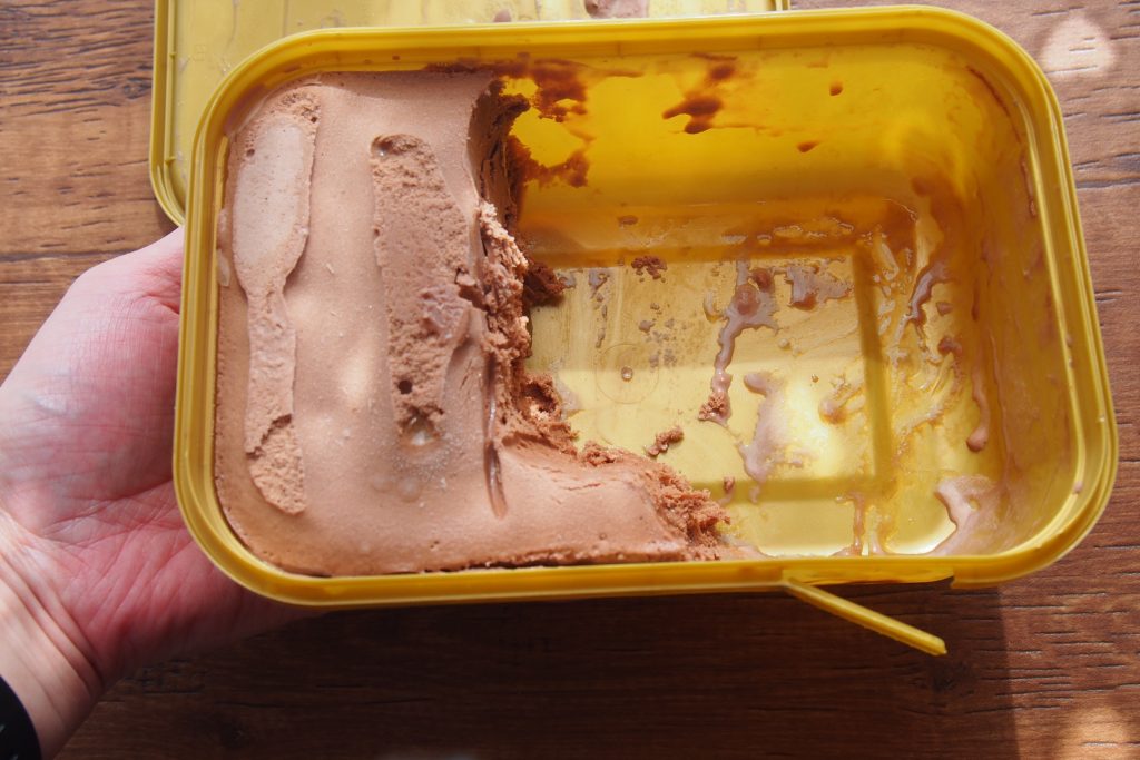 ニュージーランドアイスクリーム エメラルド　チョコレートホーキーポーキー